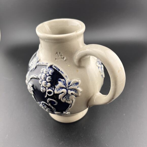 Aus Kuhlem Stein Trink Edlen Wein Blue Grey Clay German Wine Pitcher 4.5 in Tall - Picture 10 of 10